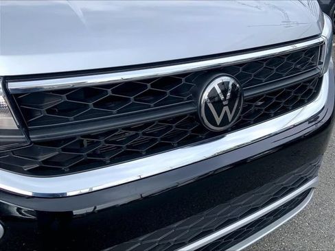 Used 2024 Volkswagen Taos SE w/ Panoramic Sunroof Package AWD/4WD image 30