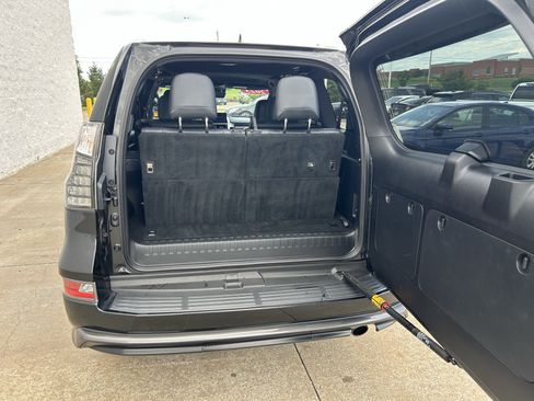 Used 2023 Lexus GX 460 Luxury w/ Sport Design Package AWD/4WD image 23