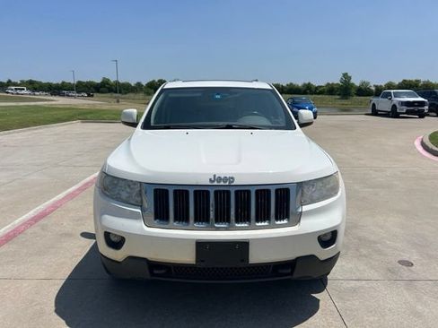 Used 2011 Jeep Grand Cherokee Laredo w/ Security & Convenience Group AWD/4WD image 2