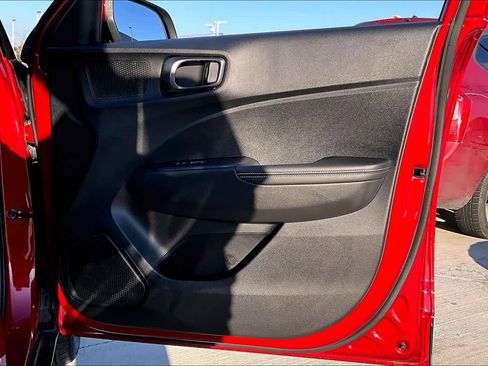 Certified 2025 Hyundai Venue Limited image 40