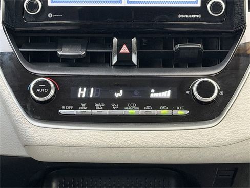 Used 2021 Toyota Corolla LE image 23