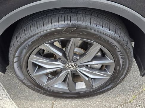 Used 2022 Volkswagen Tiguan SE FWD image 19