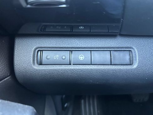 Used 2023 Nissan Pathfinder SV AWD/4WD image 15
