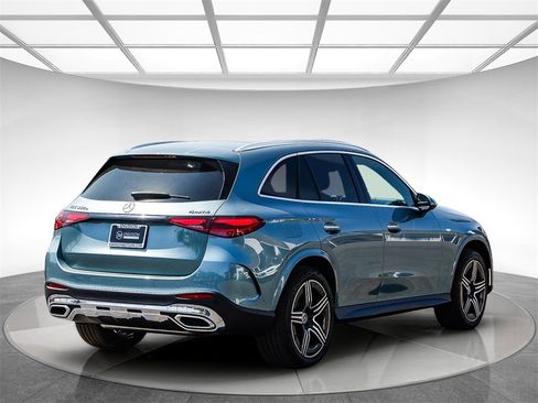 New 2025 Mercedes-Benz GLC 350e 4MATIC image 4