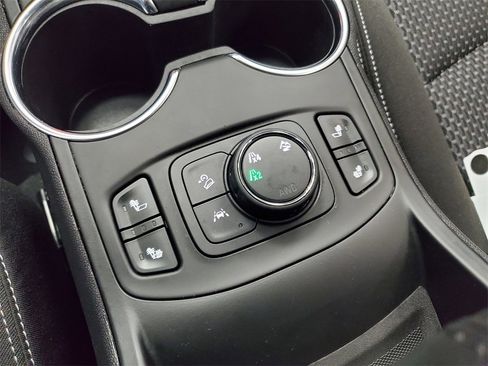 Used 2024 GMC Terrain SLE w/ Driver Convenience Package image 23