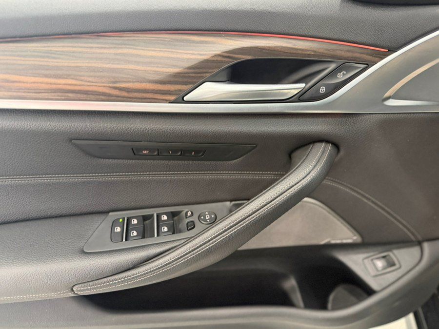 Used 2021 BMW 540i w/ M Sport Package RWD image 9