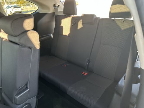 Used 2022 Toyota Highlander LE image 27