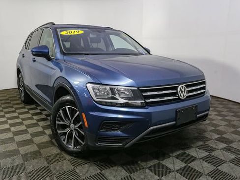 Used 2019 Volkswagen Tiguan SE w/ Panoramic Sunroof Package AWD/4WD image 3