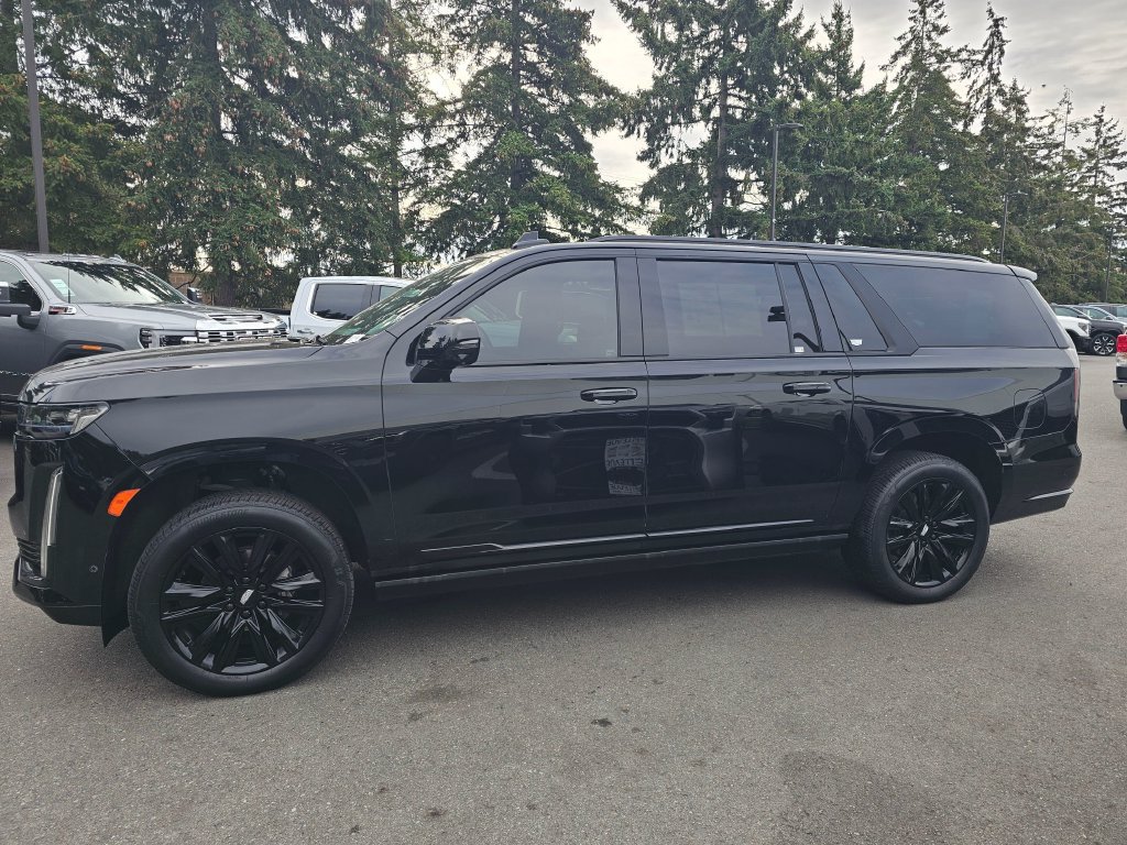 Used 2024 Cadillac Escalade ESV Sport Platinum w/ Heavy-Duty Trailer Package AWD/4WD image 4