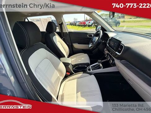 Used 2024 Hyundai Venue SEL FWD image 23