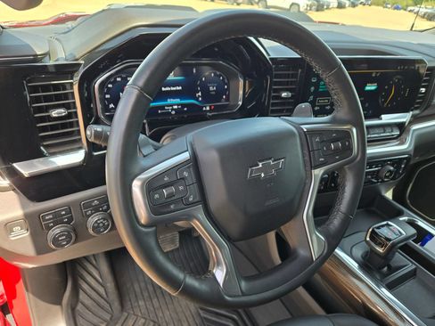 Used 2024 Chevrolet Silverado 1500 LT Trail Boss w/ Convenience Package II AWD/4WD image 10