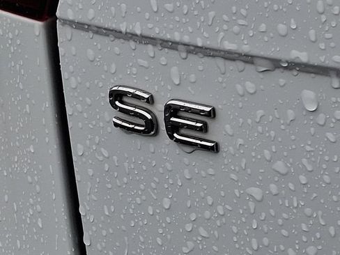 Certified 2022 Volkswagen Tiguan SE image 31