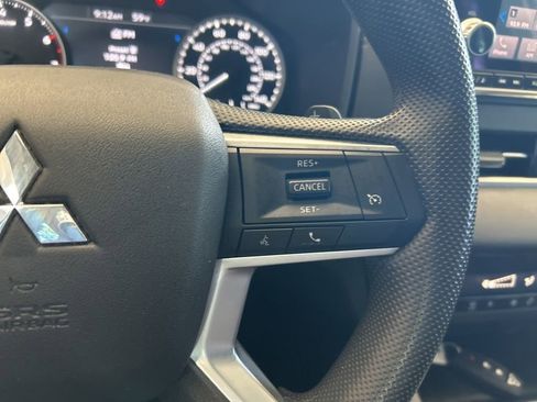Used 2022 Mitsubishi Outlander ES image 45