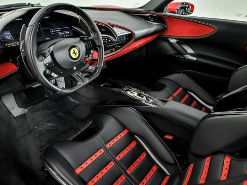 Used 2022 Ferrari SF90 Spider image 30