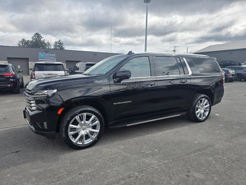 Used 2022 Chevrolet Suburban High Country w/ LPO, Illumination Package image 3