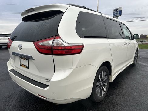 Used 2019 Toyota Sienna Limited image 9