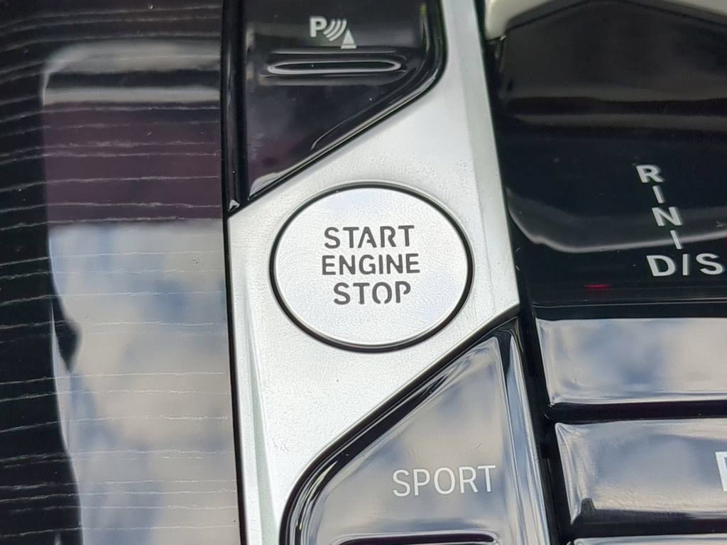 New 2026 BMW X5 xDrive40i w/ M Sport Package AWD/4WD image 29