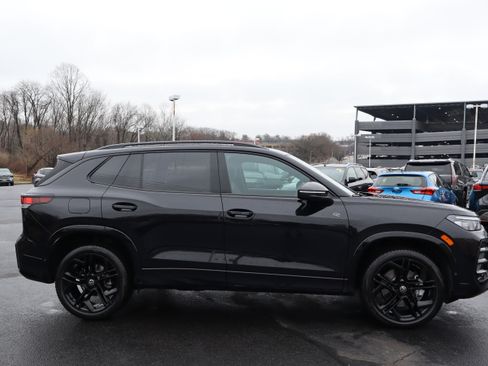 Certified 2025 Volkswagen Tiguan SE R-Line image 2