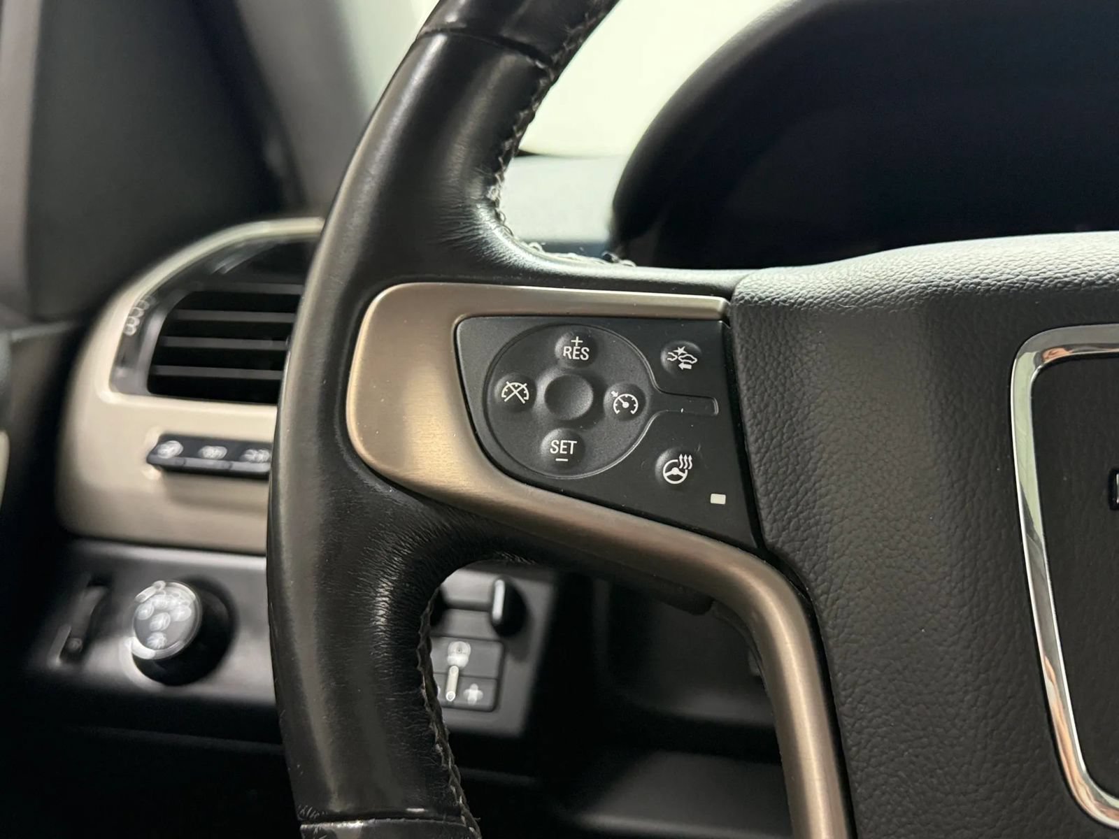 Used 2018 GMC Yukon Denali w/ Open Road Package RWD image 24