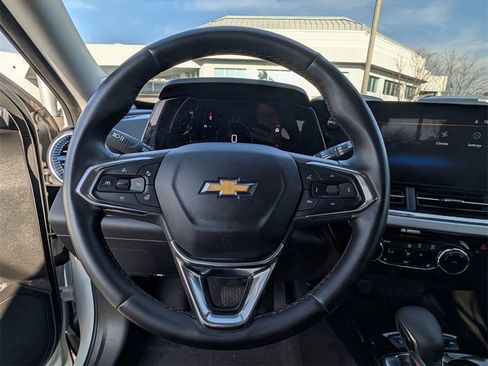 Used 2025 Chevrolet Trax LT w/ Driver Confidence Package image 11