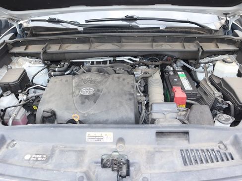 Used 2021 Toyota Highlander LE FWD image 13