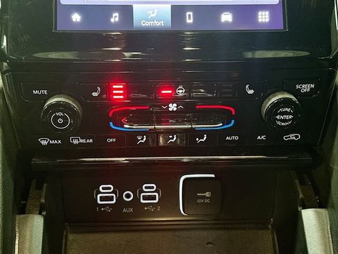 Used 2024 Jeep Grand Cherokee Altitude image 16