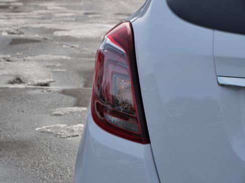 Used 2022 Buick Encore Preferred w/ Safety Package image 8