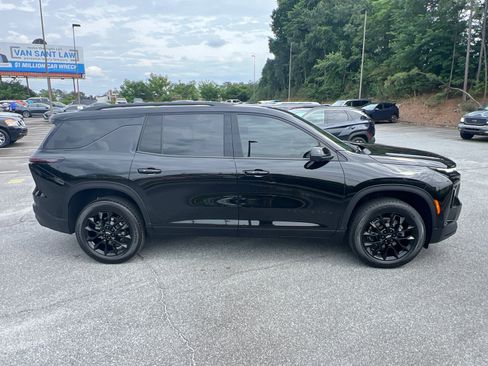 Used 2024 Chevrolet Traverse LT w/ Midnight/Sport Edition FWD image 4