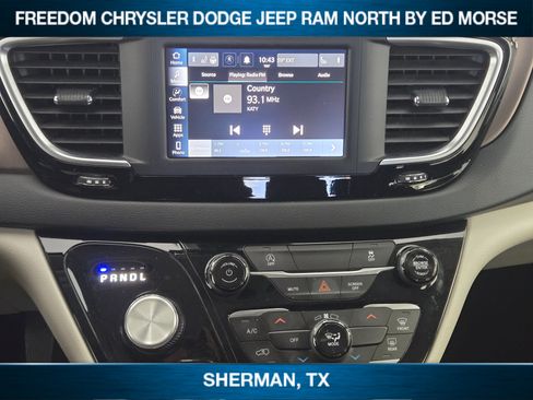 Used 2023 Chrysler Voyager LX image 11