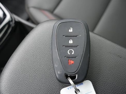 Used 2025 Chevrolet Trax RS w/ Sunroof Package image 20