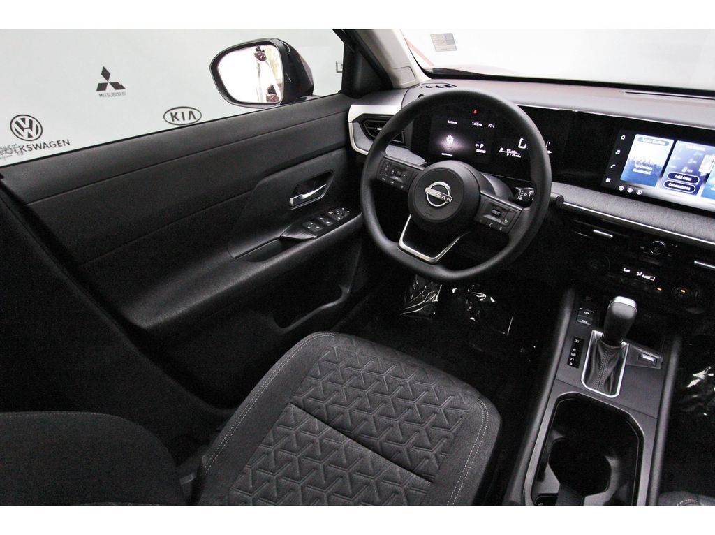 Used 2026 Nissan Kicks SV FWD image 6