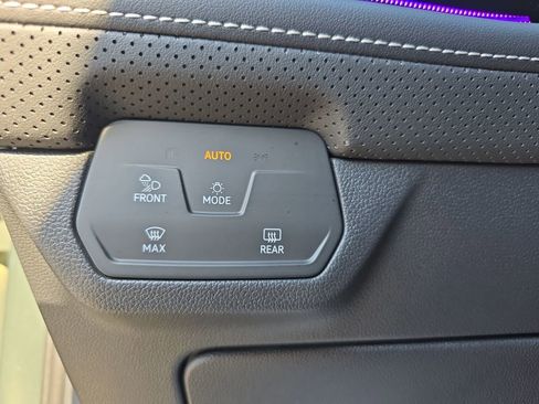 Used 2025 Volkswagen Atlas Cross Sport SEL R-Line AWD/4WD image 22