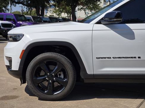 Used 2023 Jeep Grand Cherokee L Limited w/ Luxury Tech Group II RWD image 9