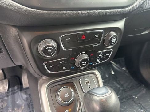 Used 2020 Jeep Compass Latitude image 15