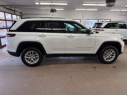 New 2025 Jeep Grand Cherokee Laredo X w/ Luxury Tech Group I AWD/4WD image 31