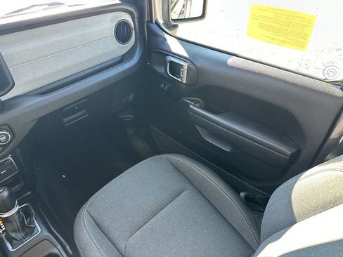 Used 2024 Jeep Wrangler Unlimited w/ Convenience Group AWD/4WD image 20