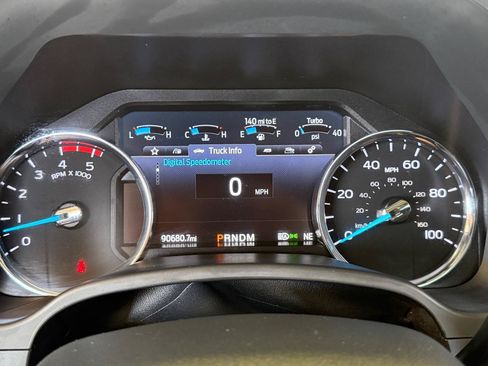 Used 2022 Ford F350 Platinum w/ Tremor Off-Road Package AWD/4WD image 23