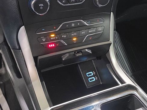Used 2020 Ford Edge SEL w/ Cold Weather Package AWD/4WD image 19