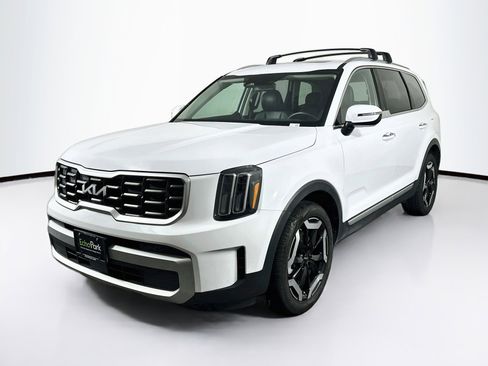 Used 2025 Kia Telluride S AWD/4WD image 3