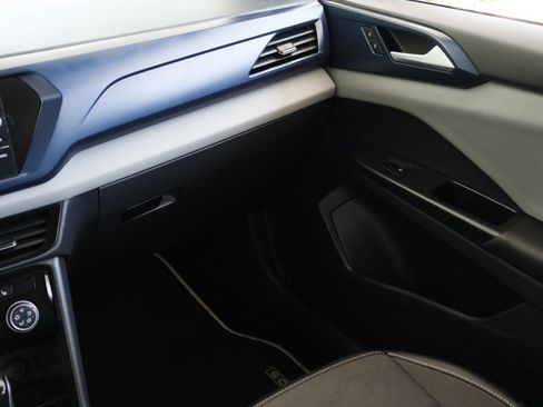 Certified 2023 Volkswagen Taos SE w/ Panoramic Sunroof Package FWD image 25