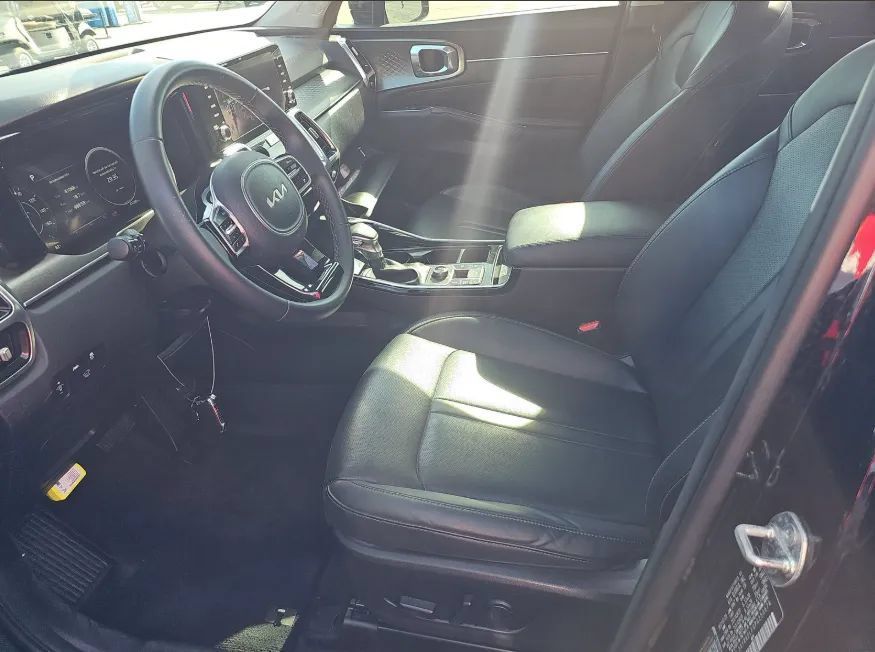 Used 2023 Kia Sorento SX AWD/4WD image 4
