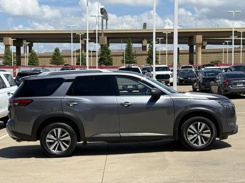 Used 2025 Nissan Pathfinder SL AWD/4WD image 3