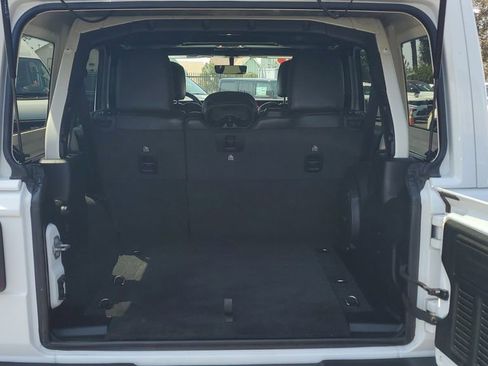 Used 2023 Jeep Wrangler Unlimited Rubicon w/ LED Lighting Group AWD/4WD image 10