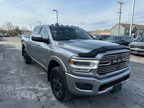 Used 2019 RAM 3500 Laramie image 3