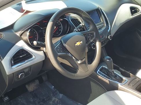 Used 2019 Chevrolet Cruze LT image 7