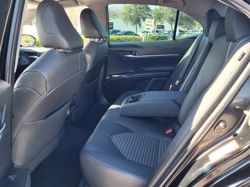 Used 2018 Toyota Camry SE image 11