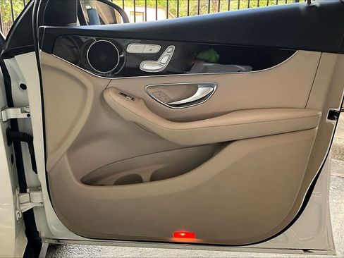 Used 2019 Mercedes-Benz GLC 300 image 22