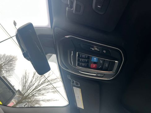 Used 2025 Jeep Grand Cherokee Limited w/ Luxury Tech Group II image 26