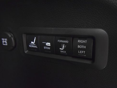 New 2027 Chrysler Pacifica Pinnacle FWD image 37