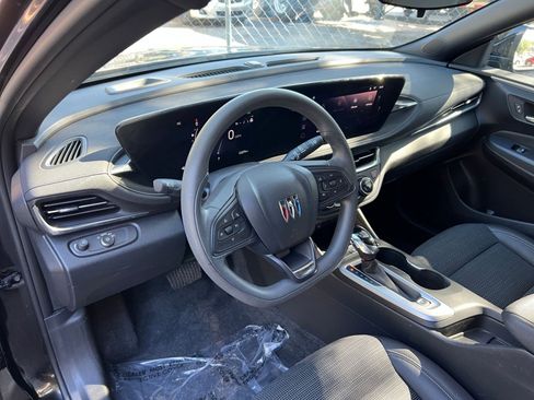 Used 2025 Buick Envista Preferred image 28